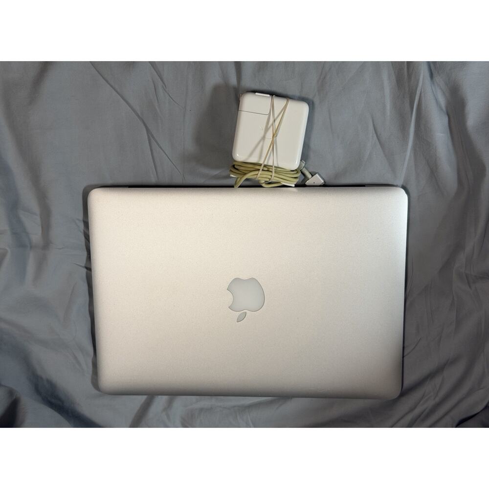 Apple MacBook Pro MF839LL/A 13.3" 256GB macOS, Silver